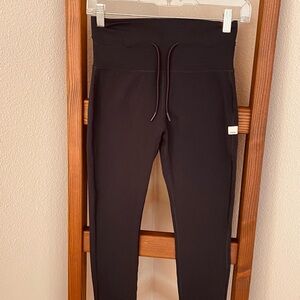 Vuori 25 inches inseam dark blue Leggings